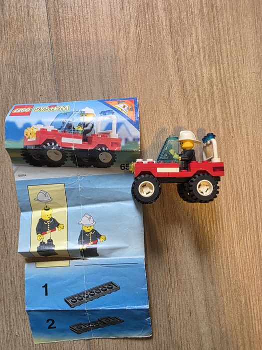 3 Legos marca Lego  década de 80/90  com manuais de instruções.