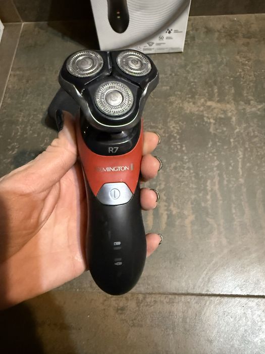 Бритва Remington R9 і R7