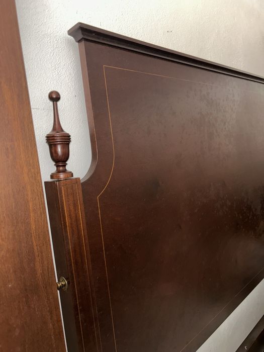 Cama de casal de mogno antiga (nova)