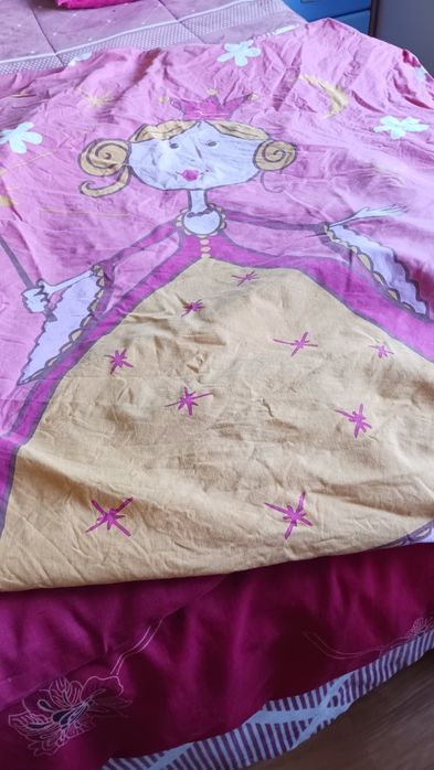 Capa de edredão e fronha para cama de solteiro. Menina