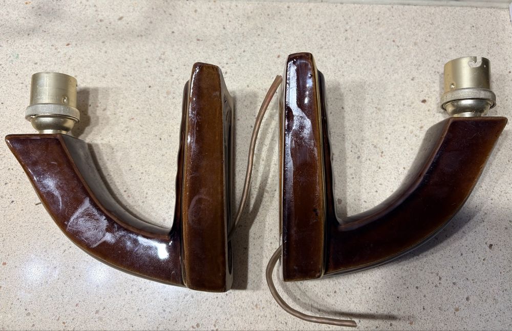 Fantástico par de apliques/candeeiros de parede em cerâmica Art Deco