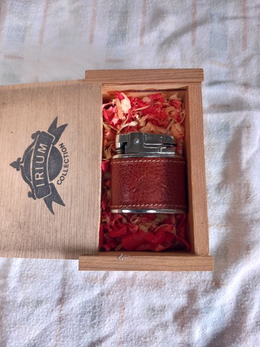 Isqueiro  marca Trium