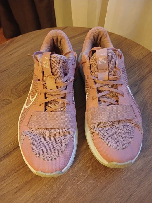 Кросівкі жіночі Nike