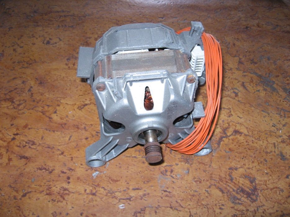 Vendo motor para maquina de lavar Bosch.