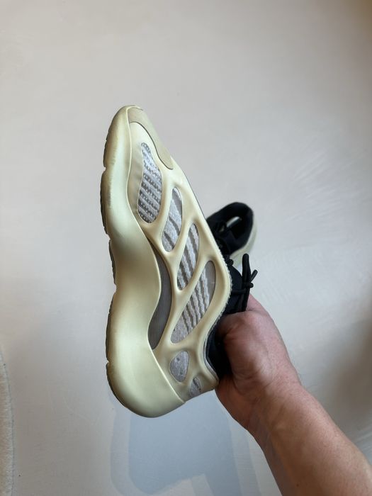 Кроссовки Adidas Yeezy 700 ст. 27 см