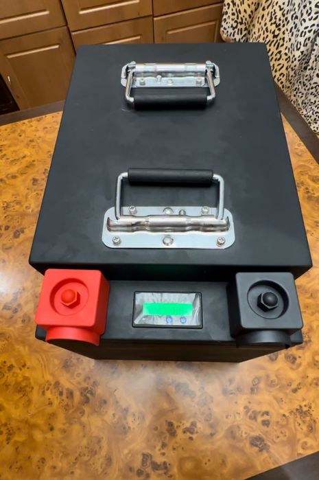 Надійний комплект живлення: Інвертор 2.4кВт + LiFePO4 140Ah (6000+)