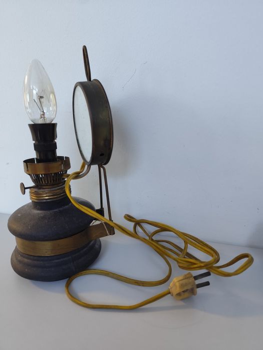 Lampka elektryczna przerobiona lampa naftowa