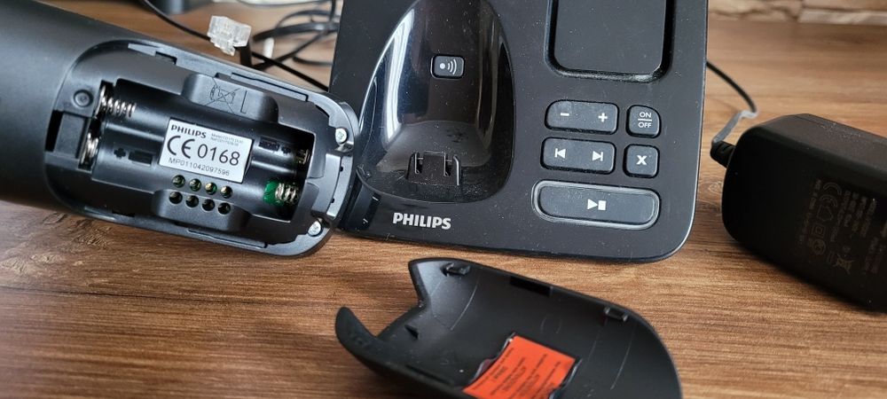 Telefon bezprzewodowy stacjonarny