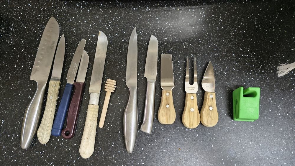 Facas e utensílios de cozinha vários