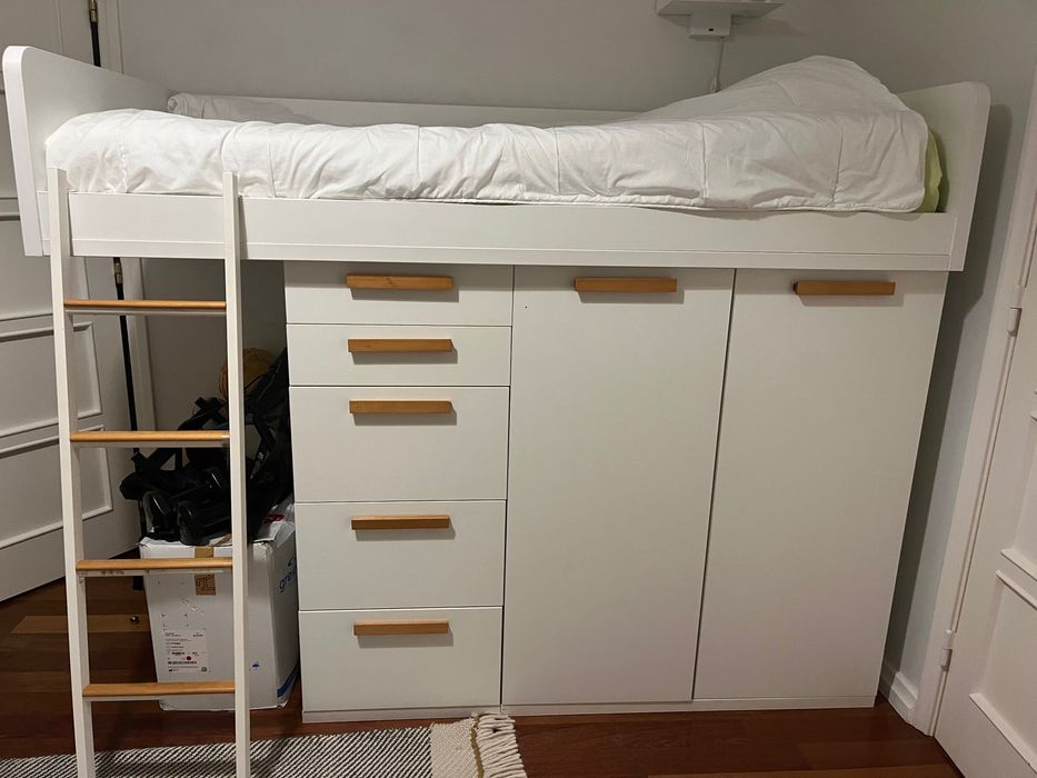 Cama elevada com arrumação