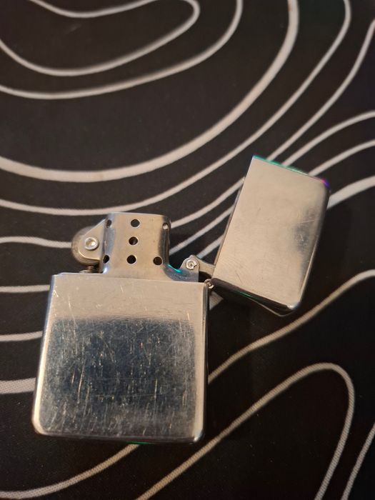Isqueiro de metal colecionável tipo Zippo