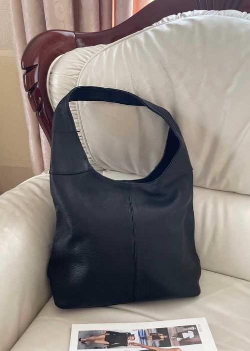 Італійська шкіряна сумка хобо велика чорна