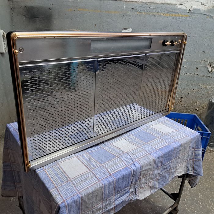 Продам вытяжку SMEG