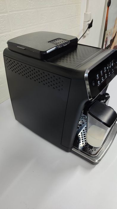 Кавомашина Philips LatteGo EP3241