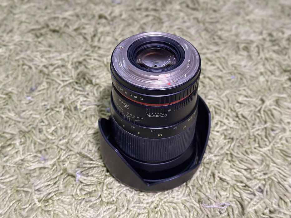 Lente 1.4 35 mm da Rokinon usada