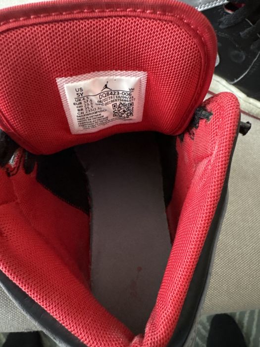 Nike Air Jordan 1 Mid "Light Smoke Grey".