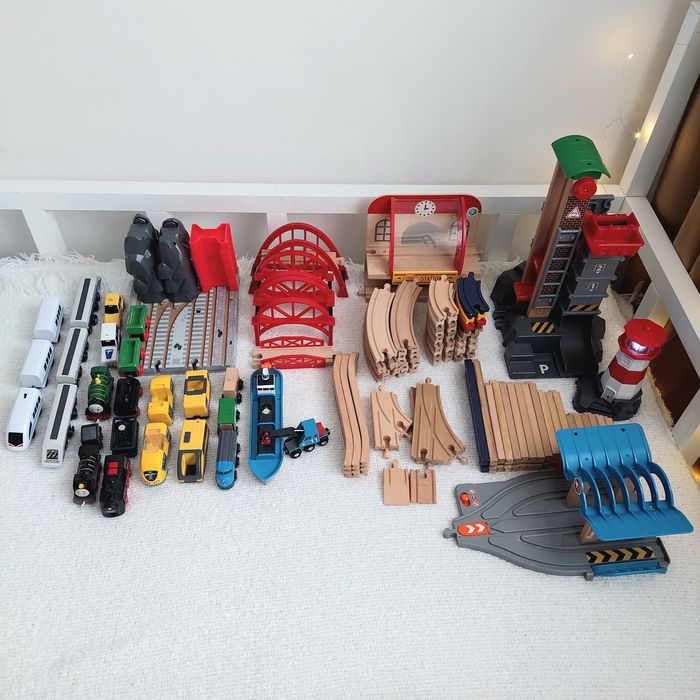 Zestaw BRIO 108 szt tory stacje pociagi wagony