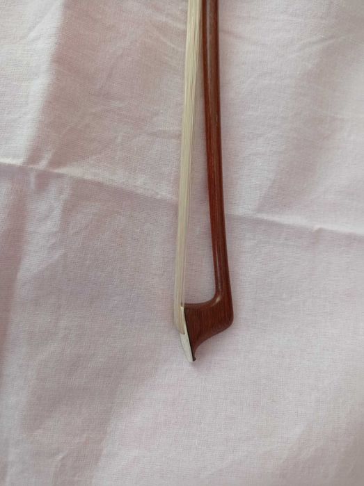 High-quality violin bow.64287731169667121