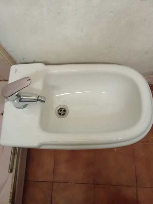 Bidé Roca com torneiras misturadoraa