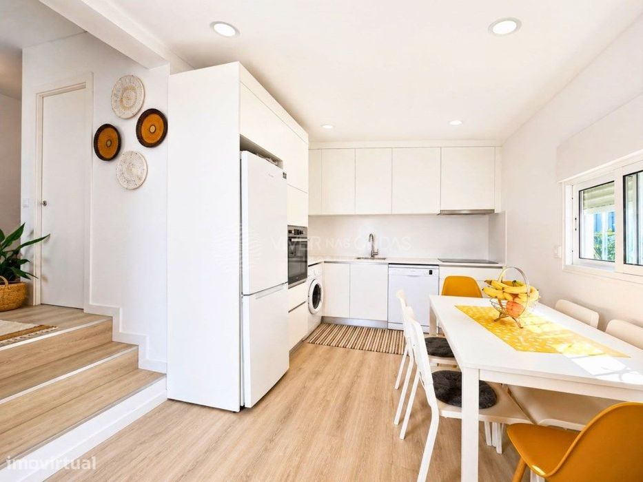 Apartamento T2 / Andar de Moradia remodelado em Santo António - Cos...