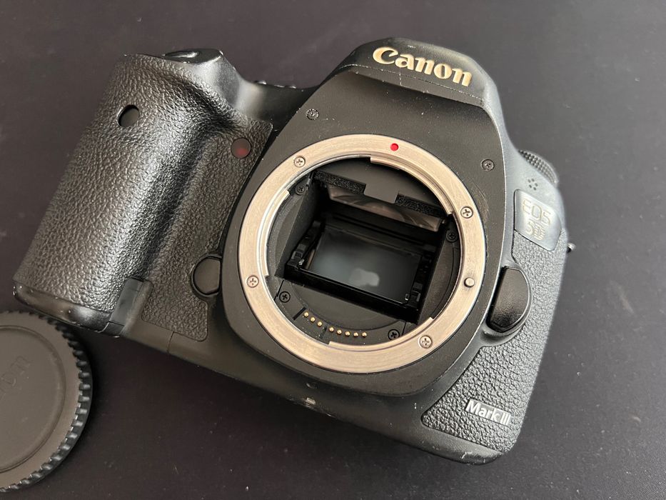Canon EOS 5D Mark III - uszkodzona matryca, komplet z ładowarką i bateriami