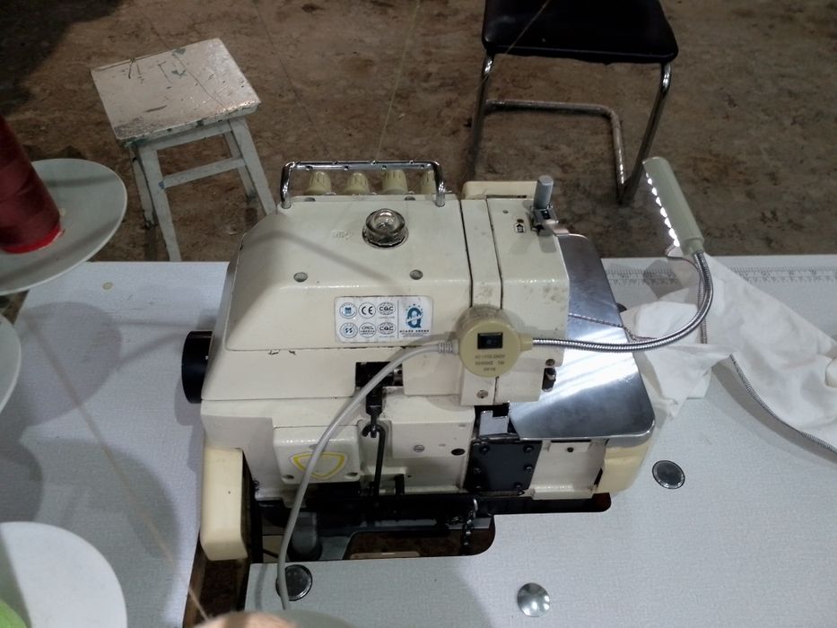 Оверлок професійний 4-x ниточний