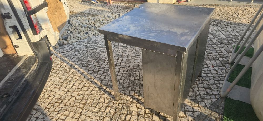 Bancada inox com portas