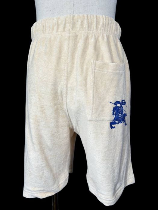 Чоловічий костюм burberry з шортами