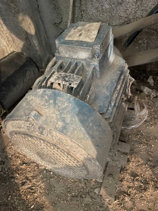 Moinho de Martelos Trifásico em Bom Estado. Para Cereais