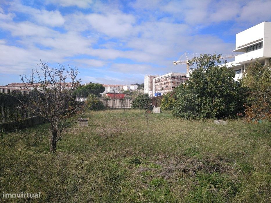 Vende-se Terreno Urbano na Ajuda - Lisboa