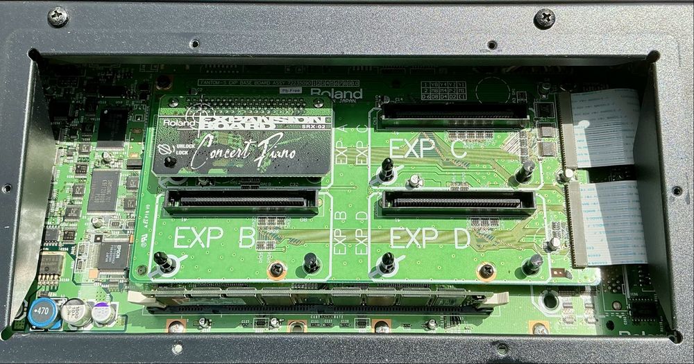 Roland Fantom X7 – Workstation Profissional | Extras Incluídos