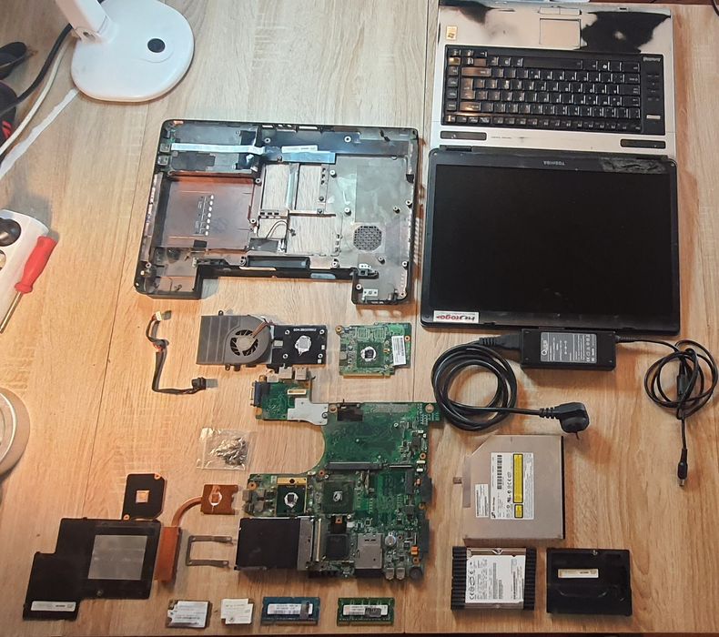 Toshiba Satellite Harman/Kardon ATI DDR2 — komplet / części / retro