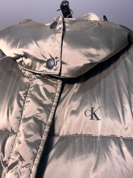 В наввності пуховик calvin klein жіночий м