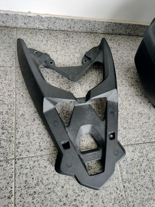 Top Case Yamaha com suporte para moto da marca Yamaha