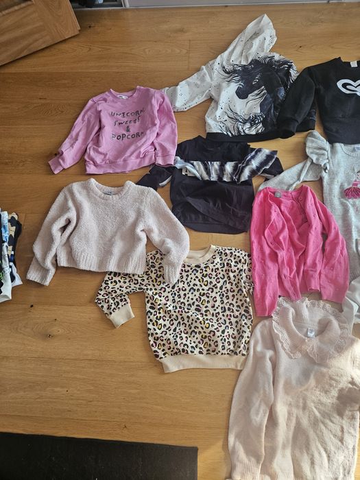 Bluzy i sweterki dla dziewczynki 122 i 128