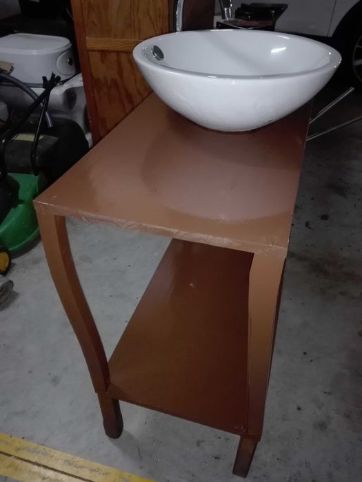 Vendo um lavatório-Móvel