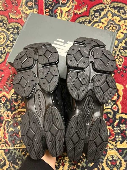 New Balance 9060 Triple Black Rozmiar 41.5