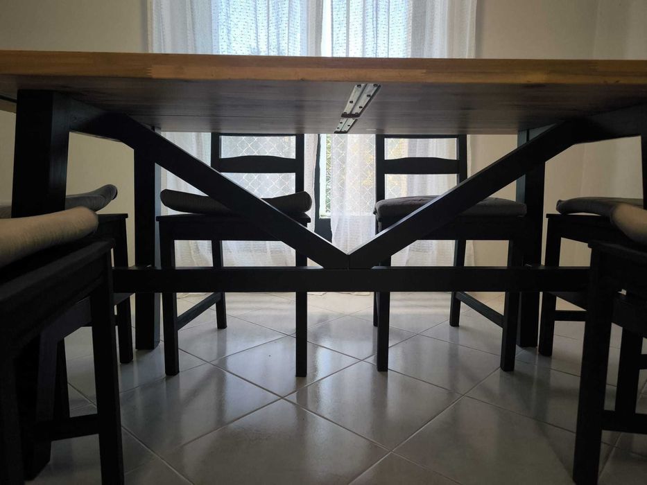 Mesa de madeira + 6 cadeiras