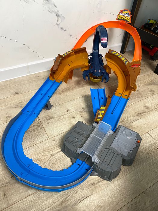 Трек Hot Wheels хот Вілс Жало Скорпіона Monster Trucks Scorpion