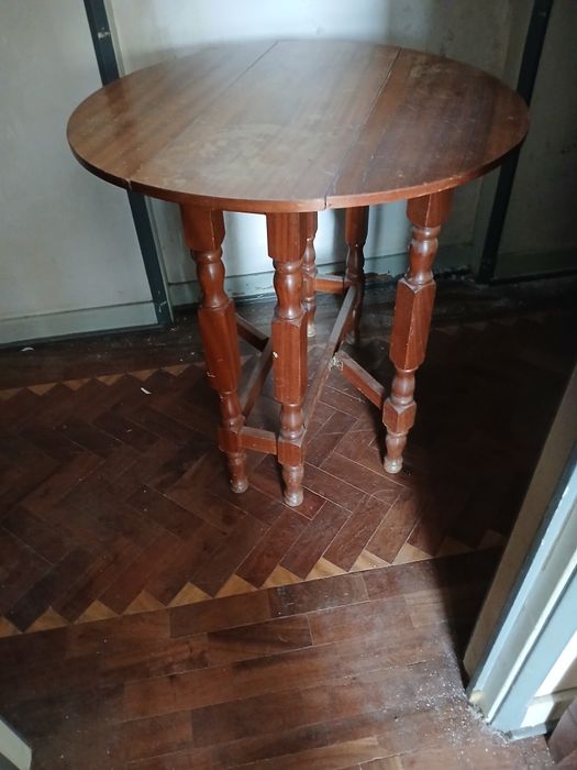 Mesa de madeira massiva dobrável