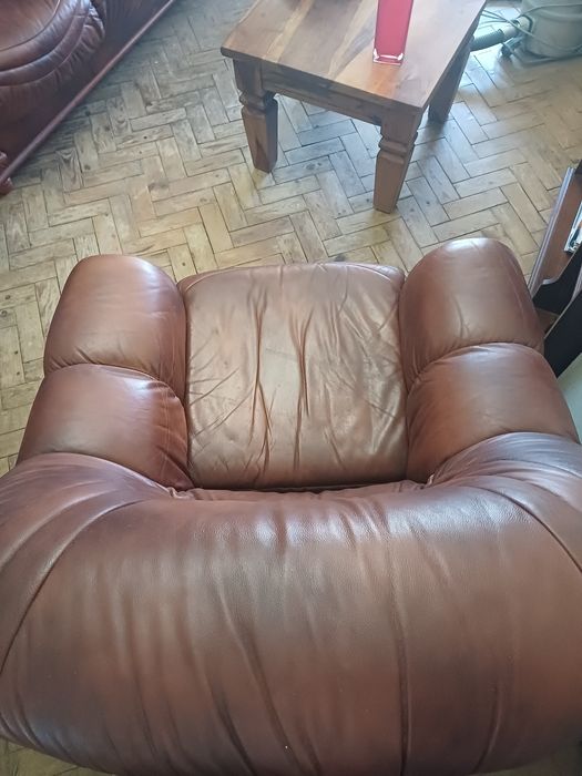 Sofa castenho estilo antigo