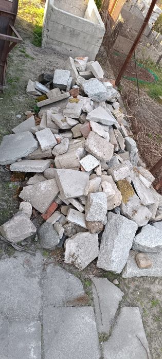 Oddam  zalegający gruz