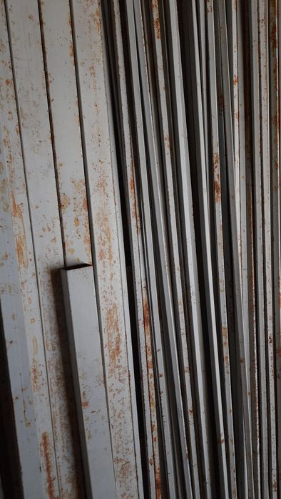 Стовбчики металеві для огорожі