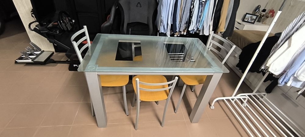 Conjunto mesa de cozinha e 4 cadeiras