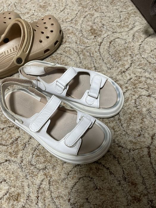 Босоніжки білі шкіряні