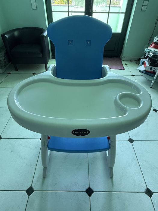 Cadeira de Almoço  e Mesa dw Atividades de Bebé / Criança  be cool “em ótimo estado”