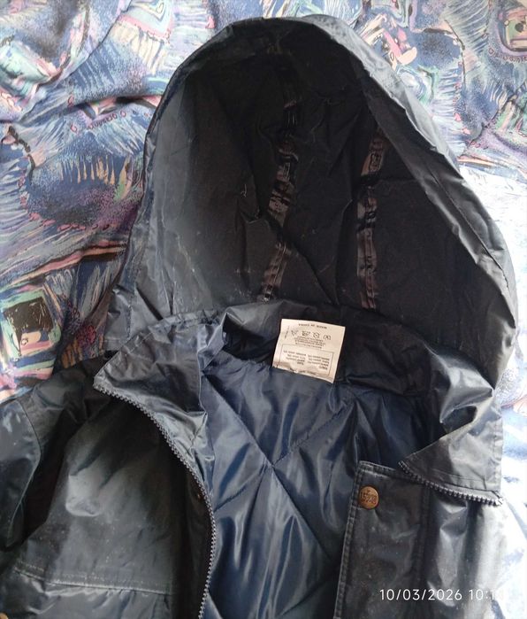 Parka acolchoada e impermeável com capuz