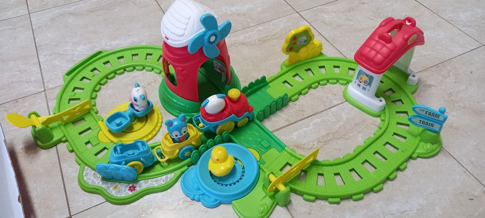 Mesa de brincar e pista de comboio