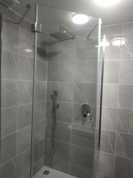 Будівельні роботи. Сантехніка, електрика. Вікна, двері. Натяжні стелі