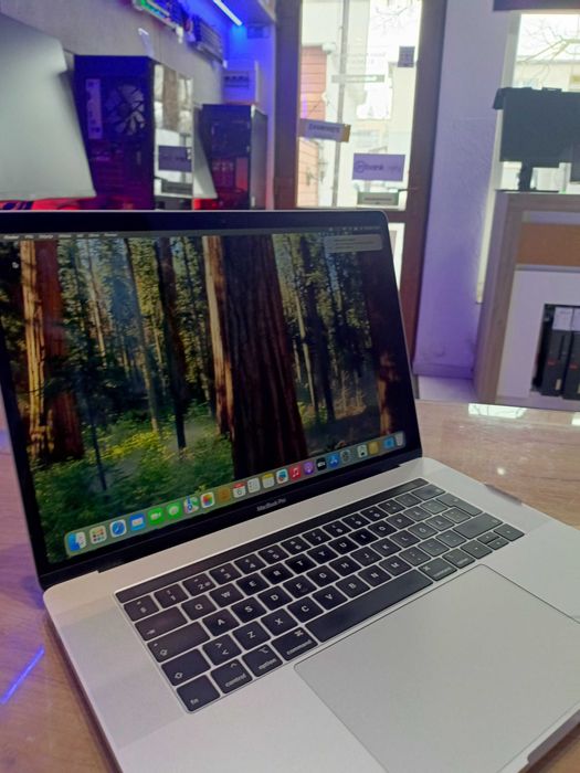 MacBook Pro / Core i7 / Intel UHD / 16GB DDR4  #ELEMENTO